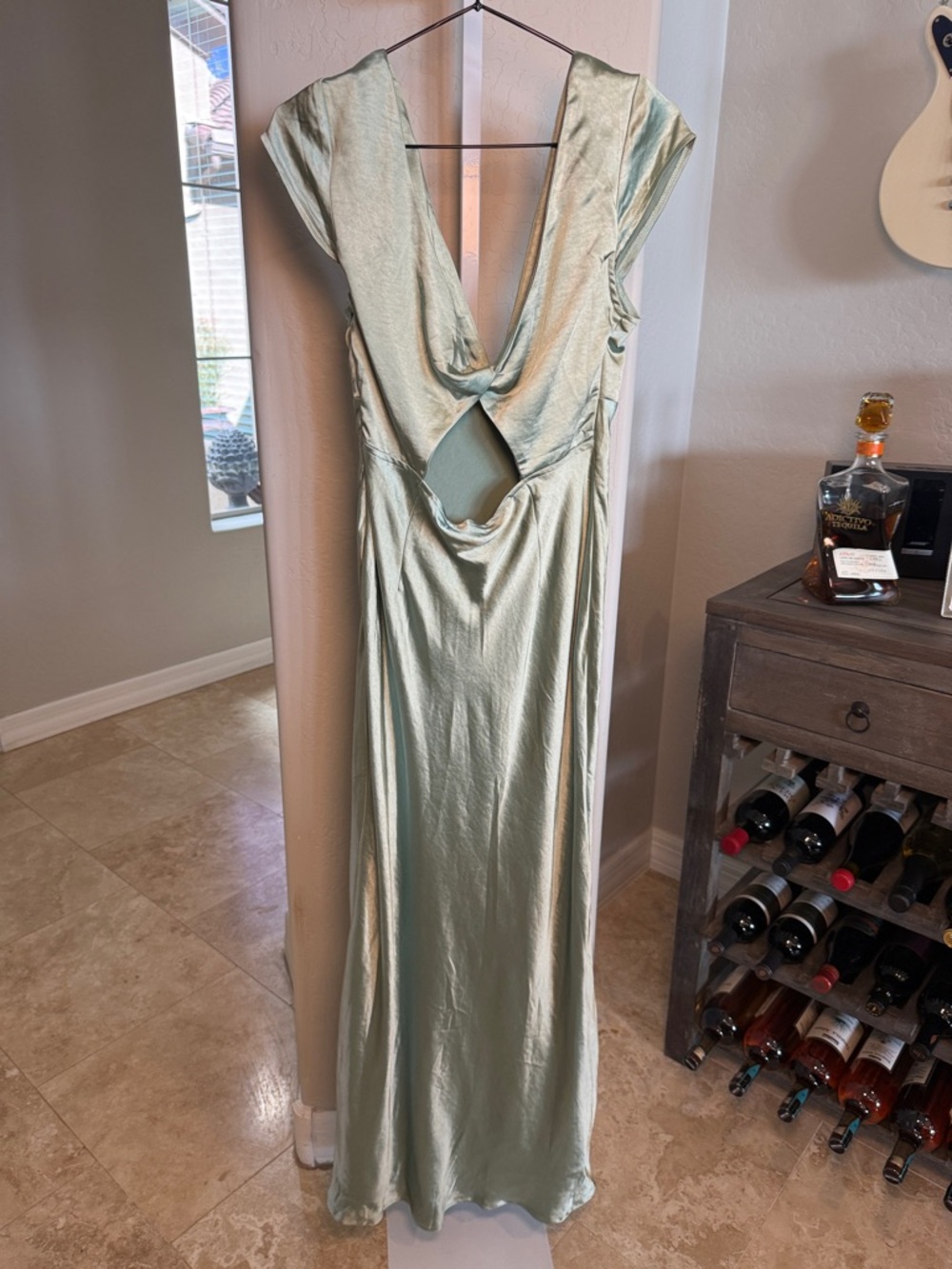 Selfie Leslie Lucinda V-Neck Twist Back Midi Dress Sage size Medium - Picture 7 of 9